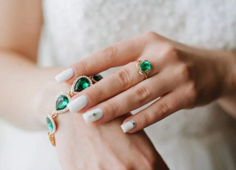How to Style Silver Anklets, Bracelets & Rings for Modern Looks